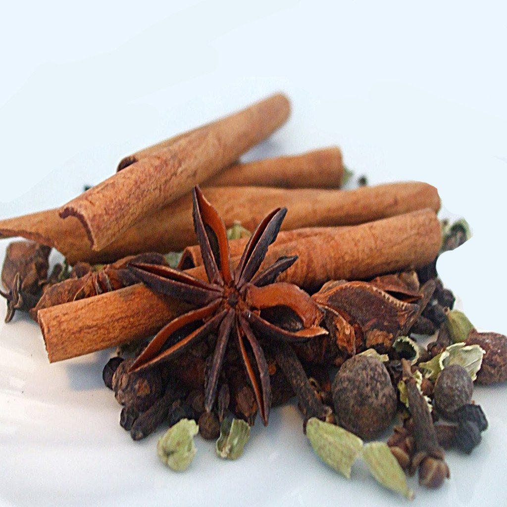 Cinnamon Essential Oil Uses: More Than Just A Spice – Moksha Lifestyle  Products